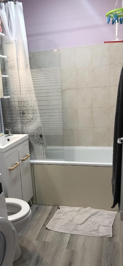 Appartement Lisieux Calme Tres Bien Equipe Dış mekan fotoğraf